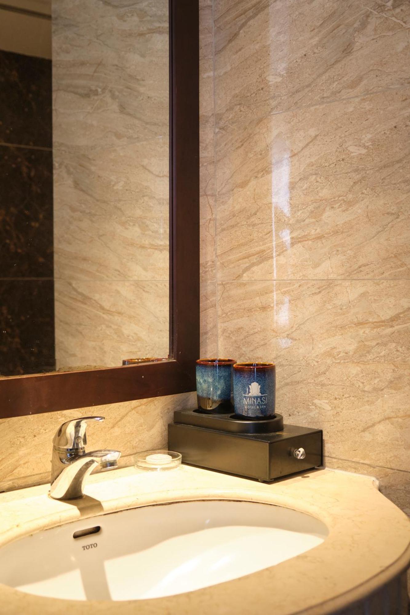 Minasi Premium Hotel Hanoi Exterior photo